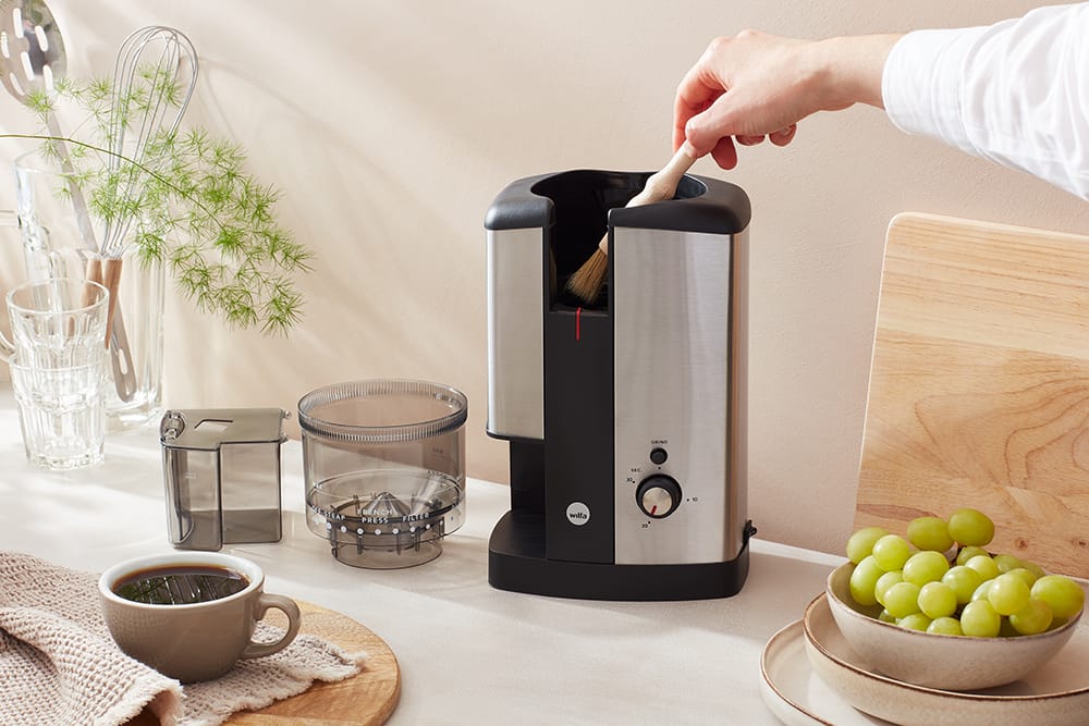 Wilfa Svart Coffee Grinder - Silver + FREE Hario Drip Kettle Air