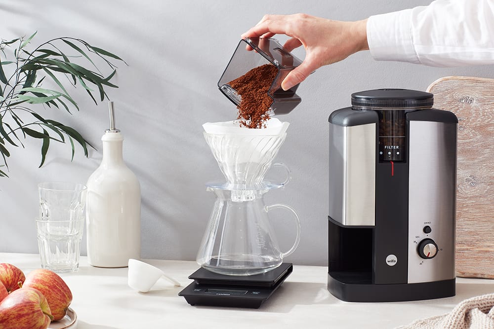 Wilfa Svart Coffee Grinder - Silver + FREE Hario Drip Kettle Air